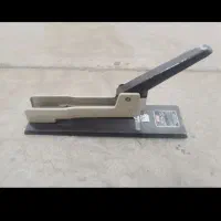 منگنه وسط زن قوی