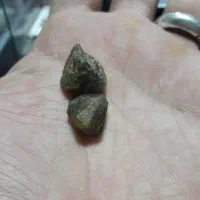 سنگ زبرجد و یاقوت کبود و عقیق کبود