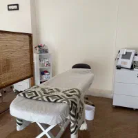 اجاره لاین فشیال ‌ و مژه در کلینیک زیبایی