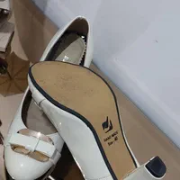 تعدادی کفش
