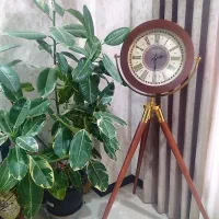 ساعت ایستاده سه پایه چوبی دیاکو در حد نو قیمت ۲۵۰۰