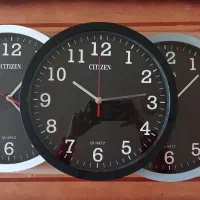 ساعت دیواری و  شبنما نو، تحویل  رایگان در محل شما