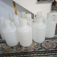 تعدادی دبه بیست لیتری کاملا سالم و نو