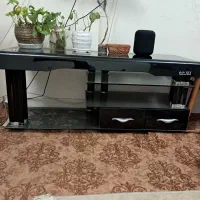 میز تلویزیون شیشه ای کاملا سالم