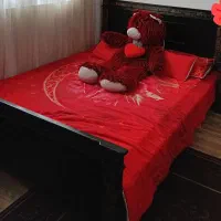 تخت خواب دو نفره با قاب آینه