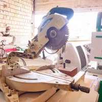 فارسی بر منحنی مکنده دورکن لبه چسبان نجاری MDF PVC