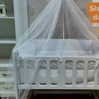 تخت کنار مادر