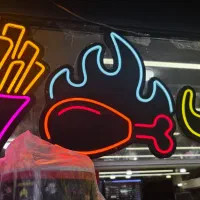 تابلوLED ال ای دی نئون فلکسی نعون پشت شیشه ویترین|ریسه و چراغ تزئینی|تهران, فلسطین (میدان انقلاب)|دیوار