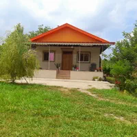 ۵ هزار متر زمین همراه دوخانه مسکونی