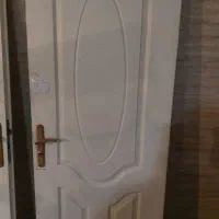 سه عدد درب چوبی و دستگیره و قفل