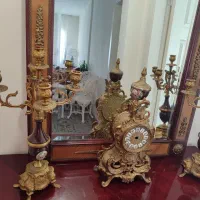 آینه و شمعدان و ساعت و کنسول