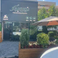 نیرو خانم کاردر رستوران سالن کار و کمک اشپز