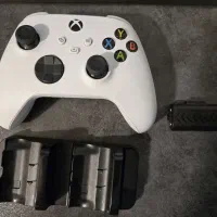 دسته ایکس باکس + داک شارژ دسته و باتری شارژی|کنسول، بازی ویدئویی و آنلاین|تهران, شهرک گلها|دیوار