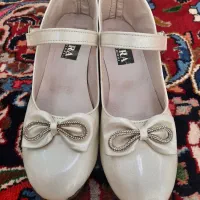 کفش دخترانه در حد نو سایز ۳۴ و ۳۵