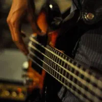 نوازنده گیتار باس آماده همکاری با گروه  و تشریفات