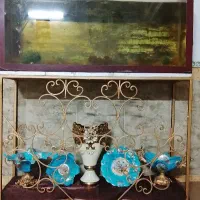 یک عدد اکواریوم همراه با پایه