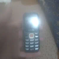 گوشی ساده ال سی دی شکسته