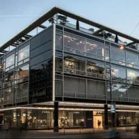 اجاره ۲۴۰ متر تجاری بر اصلی خیابان پاسداران