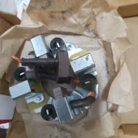 مقداری لوازم کامیون و فوتون