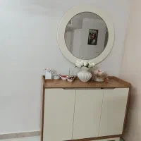 یک عدد کنسول گردویی زیبا