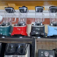 بلندر مخلوط کن صنعتی(باضمانت)|آبمیوه‌گیر و آب‌مرکبات‌گیر|کاشان, بهشتی|دیوار