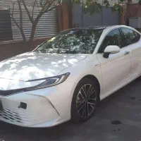 تویوتا کمری ۲۰۲۵هیبرید ۲.۵ لیتر پریمیوم پلاک آماده