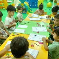 میز و صندلی کودکان|تخت و صندلی بچه|شهرضا, |دیوار