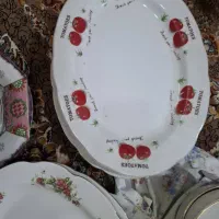 تعدادی ظروف چینی