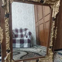 آینه با قاب طلایی شیک