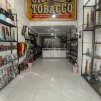اسخدام فروشنده اقا در مغازه دخانیات