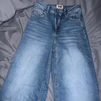 شلوار در لباس زنانه