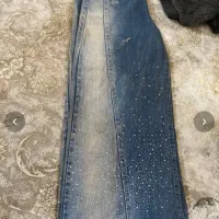 تعدادی شلوار و لباس دخترانه