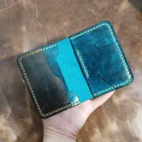 جاکارتی و کیف پول چرم