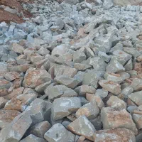 حمل سنگ لاشه از هفت شهیدان مسجدسلیمان