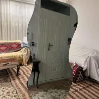 آینه قدی .آینده ایستاده