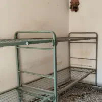 تخت دو طبقه فلزی کف توری تخت دوطبقه آهنی صدرافاز 2|تخت و سرویس خواب|شیراز, شهرک گلستان|دیوار