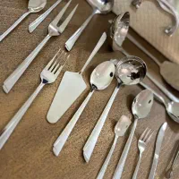 سرویس قاشق چنگال ۲۴ نفره با چمدان یونیک و زولینگ|ظروف سرو و پذیرایی|تهران, جنتآباد جنوبی|دیوار