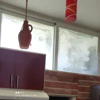 پنجره بزرگ و درب سرویس