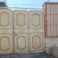 در حیاط