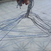 تعدادی چوب رختی واسه لباس و شلوار|بندرخت و رخت‌آویز|کازرون, |دیوار