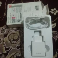 یک عدد شارژر نو tpcباگارانتی نونو