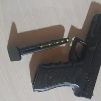 تفنگ اسباب بازی گلاگ|اسباب‌‌بازی|نشتارود, |دیوار