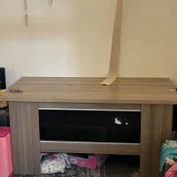 میز  اداری و یک داریوش سه کشور و یک کتابخانه