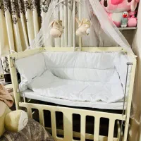 تخت کنار مادر