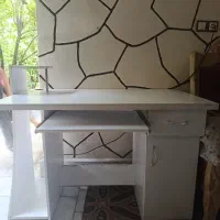 میز کامپیوتر در حد نو