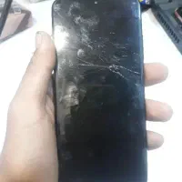 گوشی شکسته و نیاز به تعمییر ور میدارم