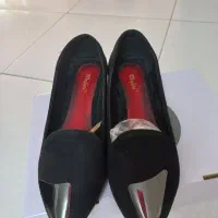 تعدادی کفش سالم وتمیز بفروش میرسد