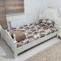 تخت و تشک و میز