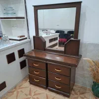 میز آرایش و آینه