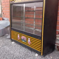 ویترین شیرینی سرا